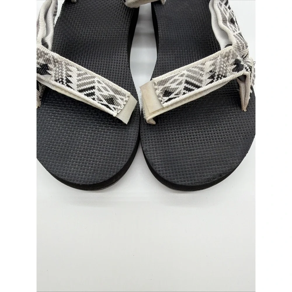 TEVA Sandals Sz 6 Hiking Comfort Walking Water Shoe  Boho Festival Aztec Boating